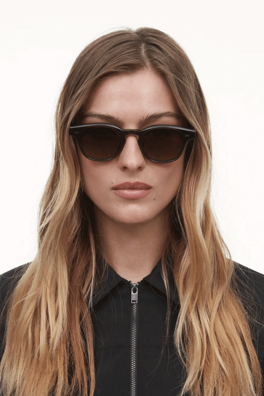 01 Classic Round Sunglasses Brown