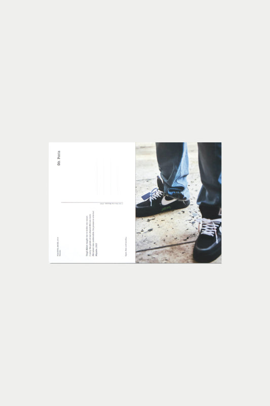 0fr. STILL HERE Postcardbook