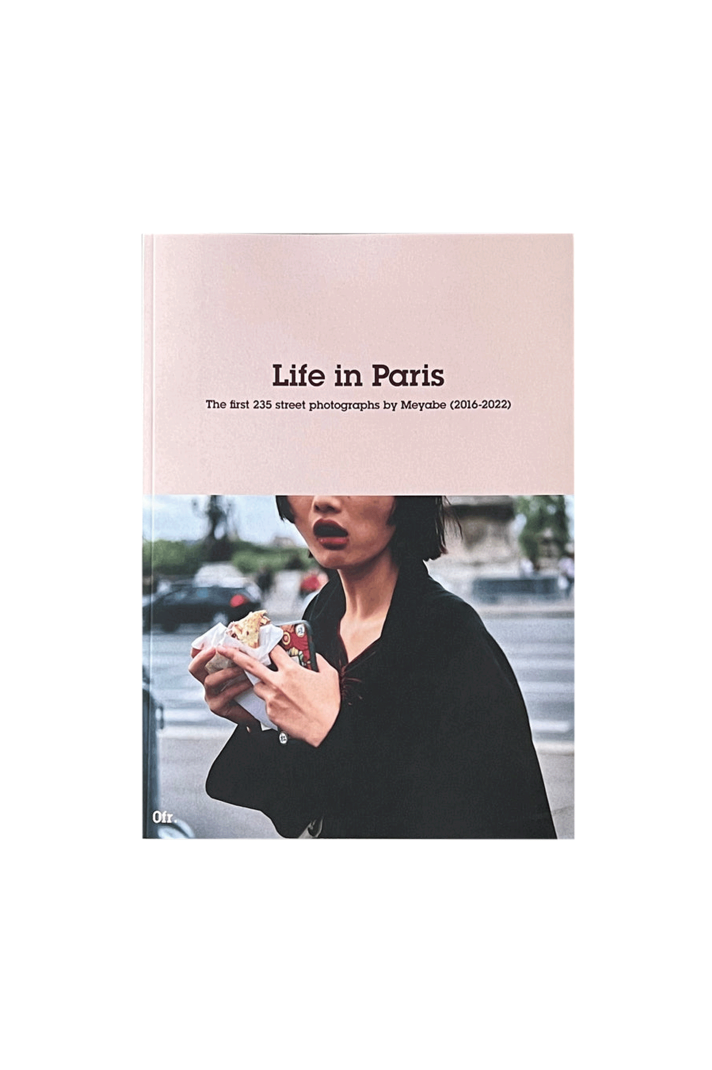 Life in Paris : The first 235 street photographs by Meyabe (2016-2022)